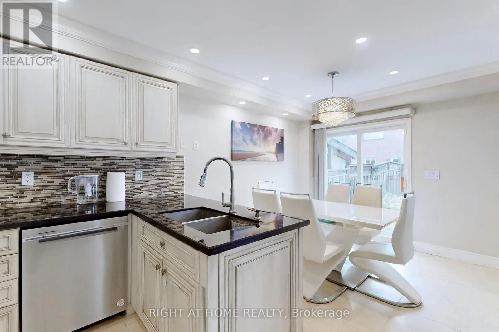 UPPER - 30 CASABEL DRIVE