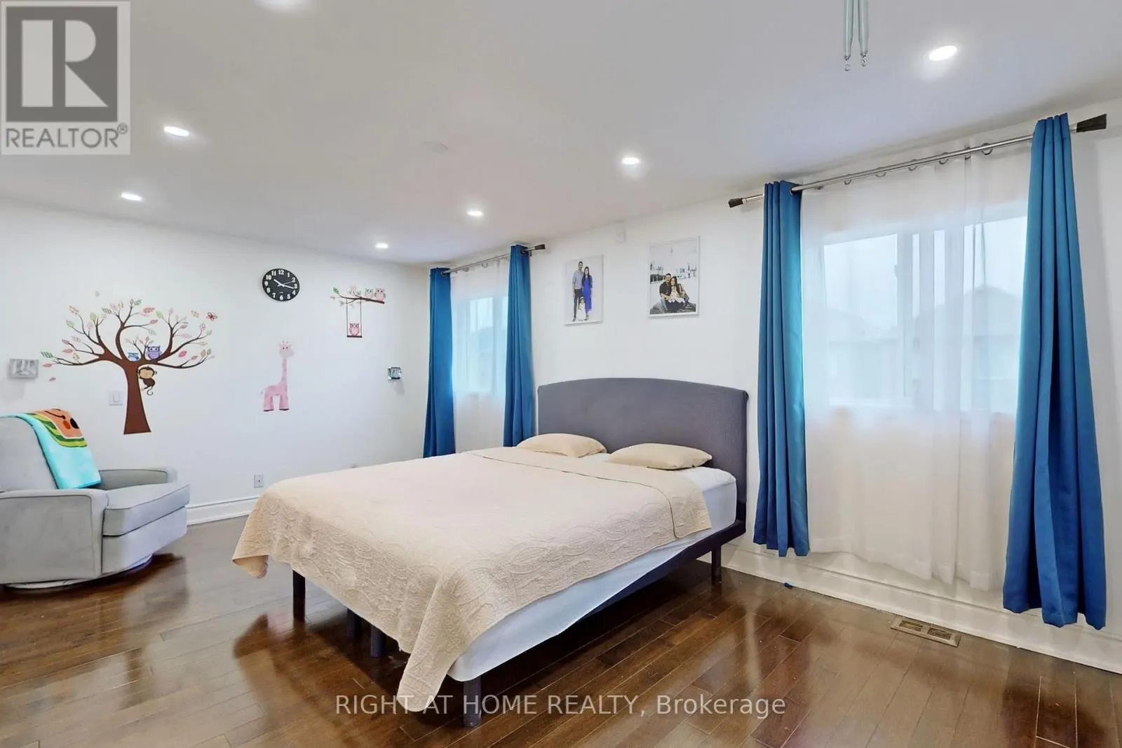 UPPER - 30 CASABEL DRIVE