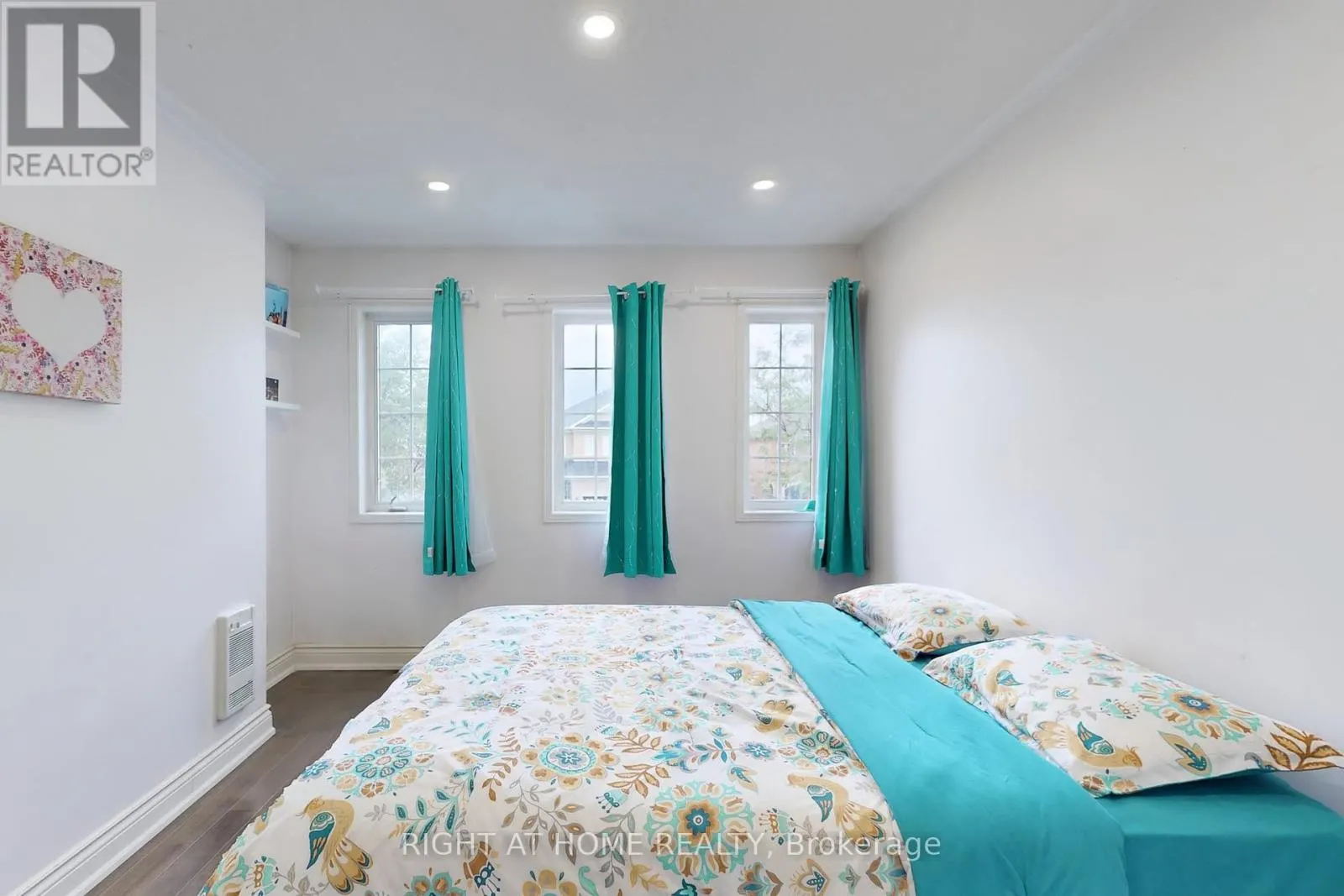 UPPER - 30 CASABEL DRIVE