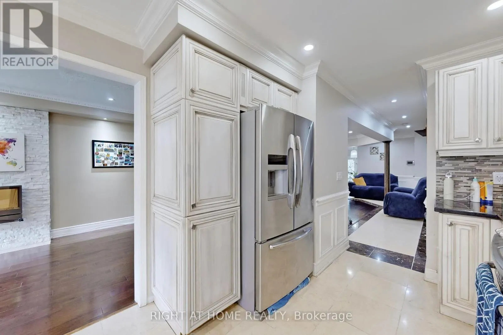 UPPER - 30 CASABEL DRIVE