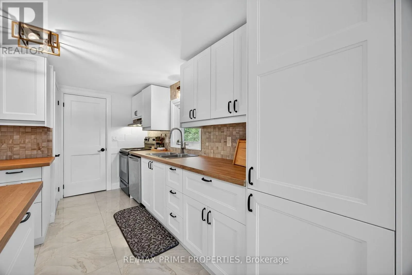 5670 THOMAS DRIVE