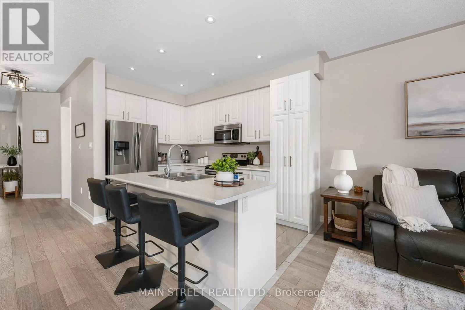 10 PROSSER CRESCENT