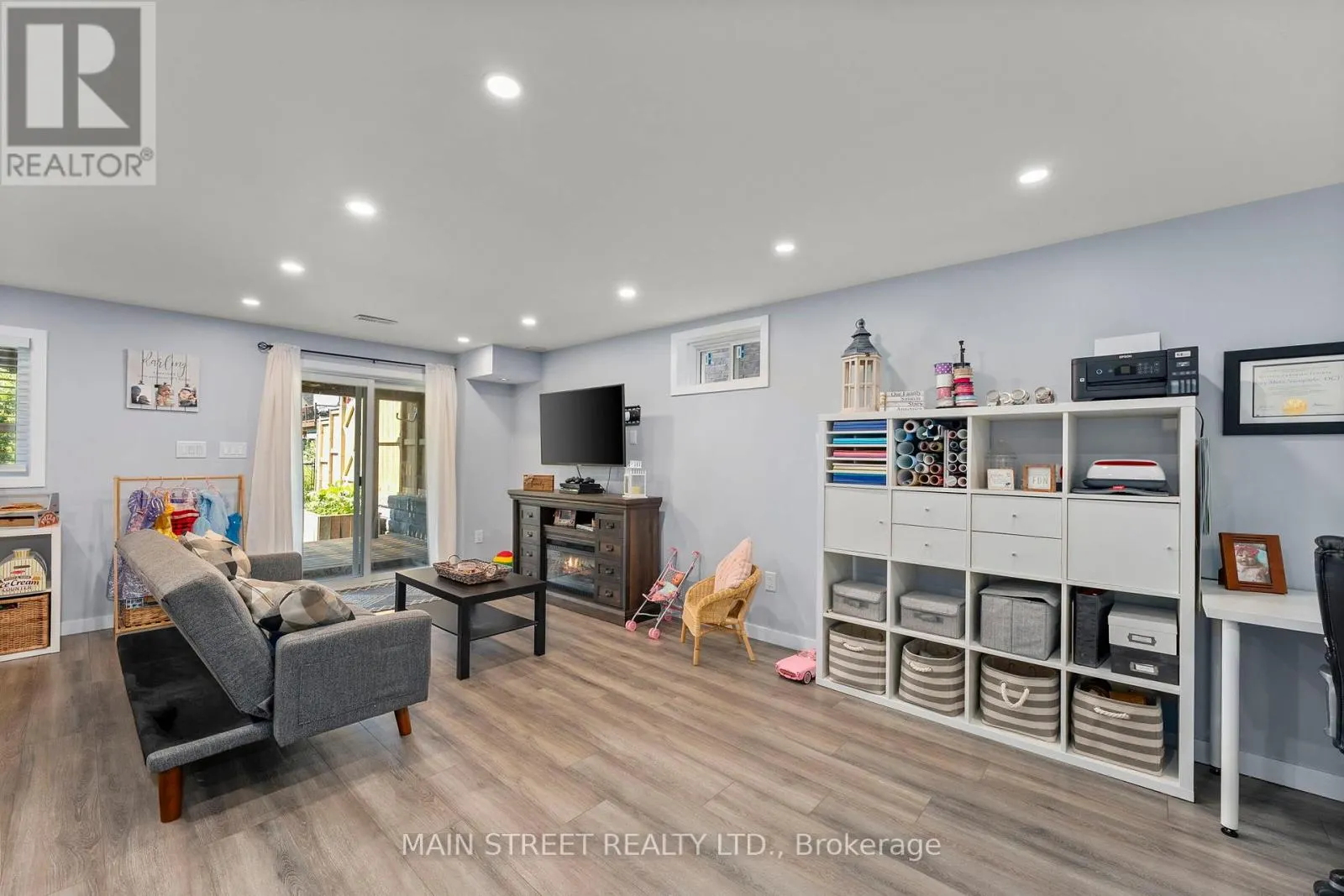 10 PROSSER CRESCENT