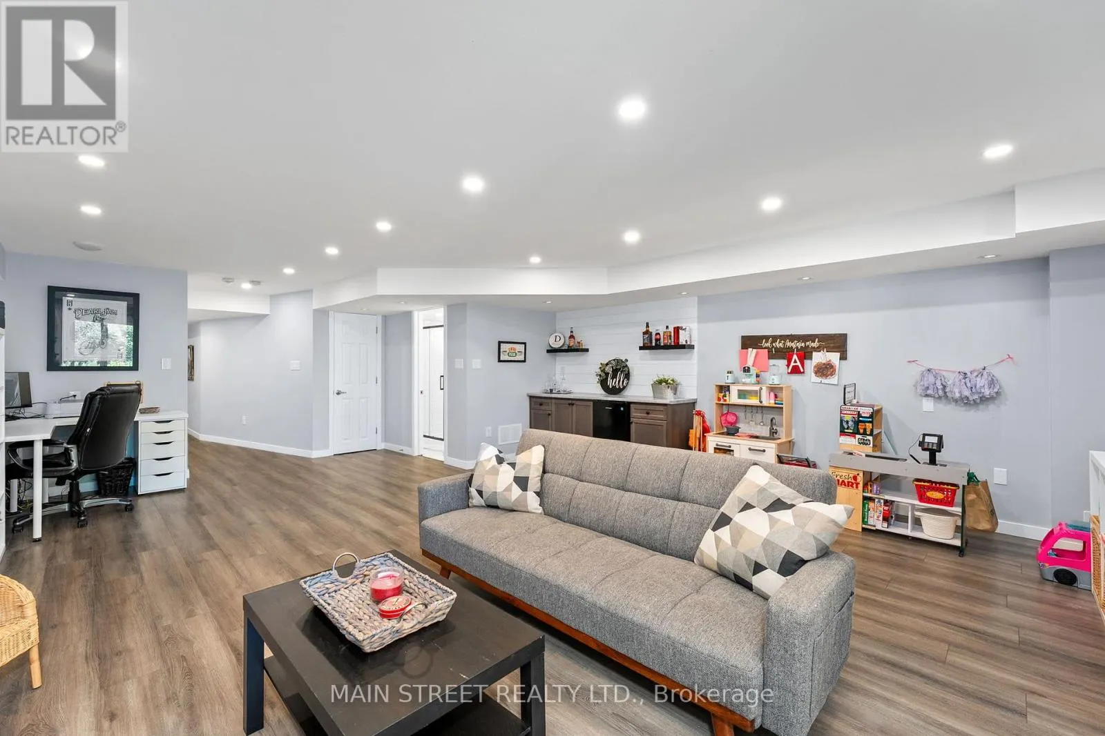 10 PROSSER CRESCENT