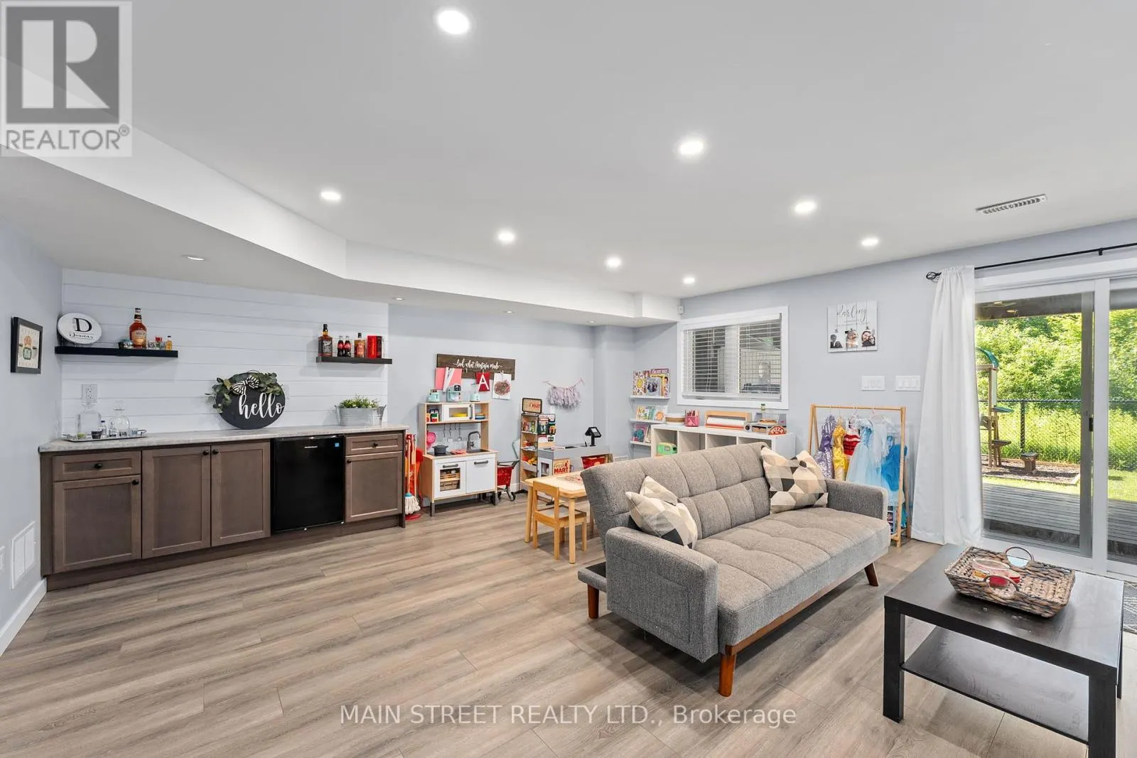 10 PROSSER CRESCENT