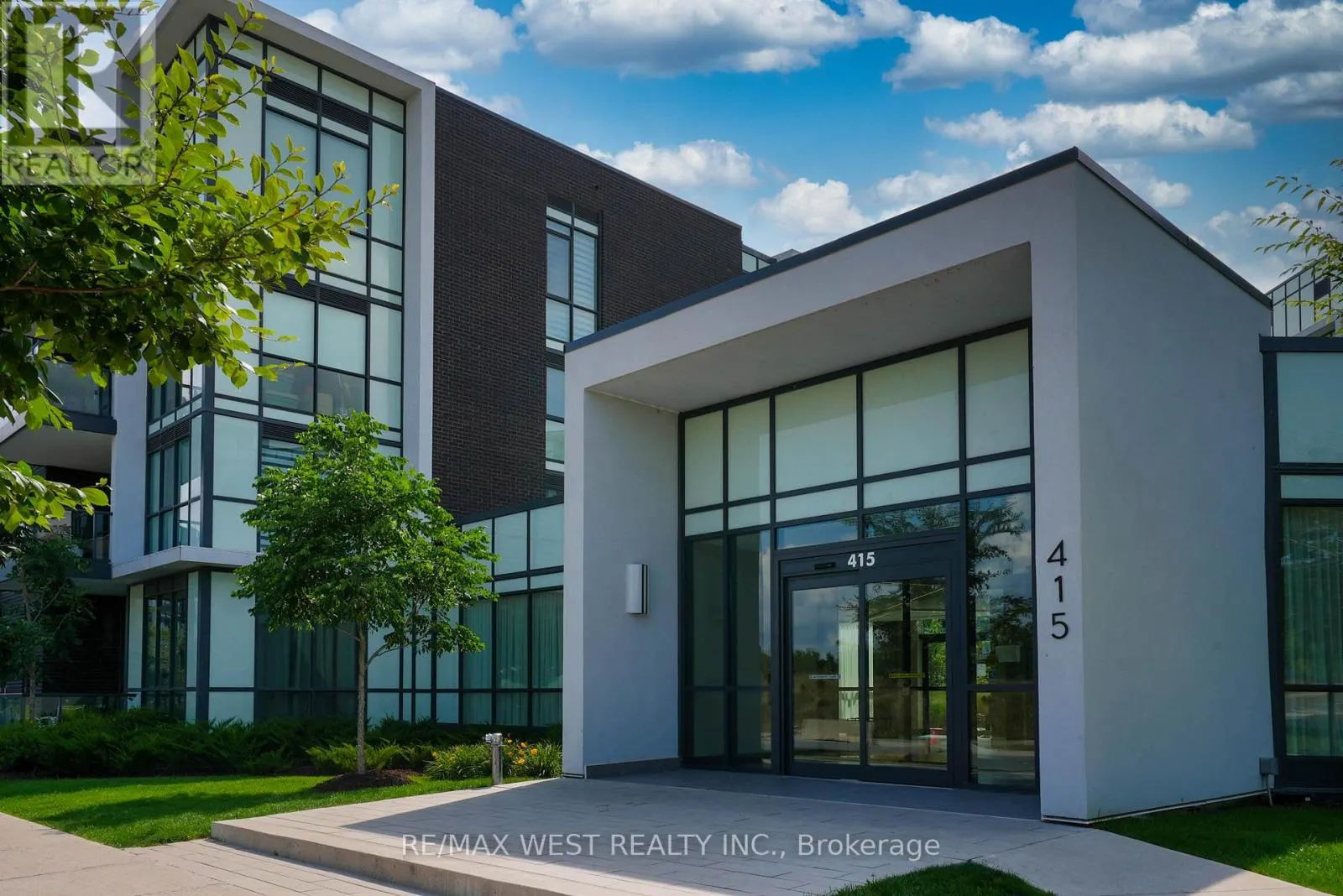 G39 - 415 SEA RAY AVENUE