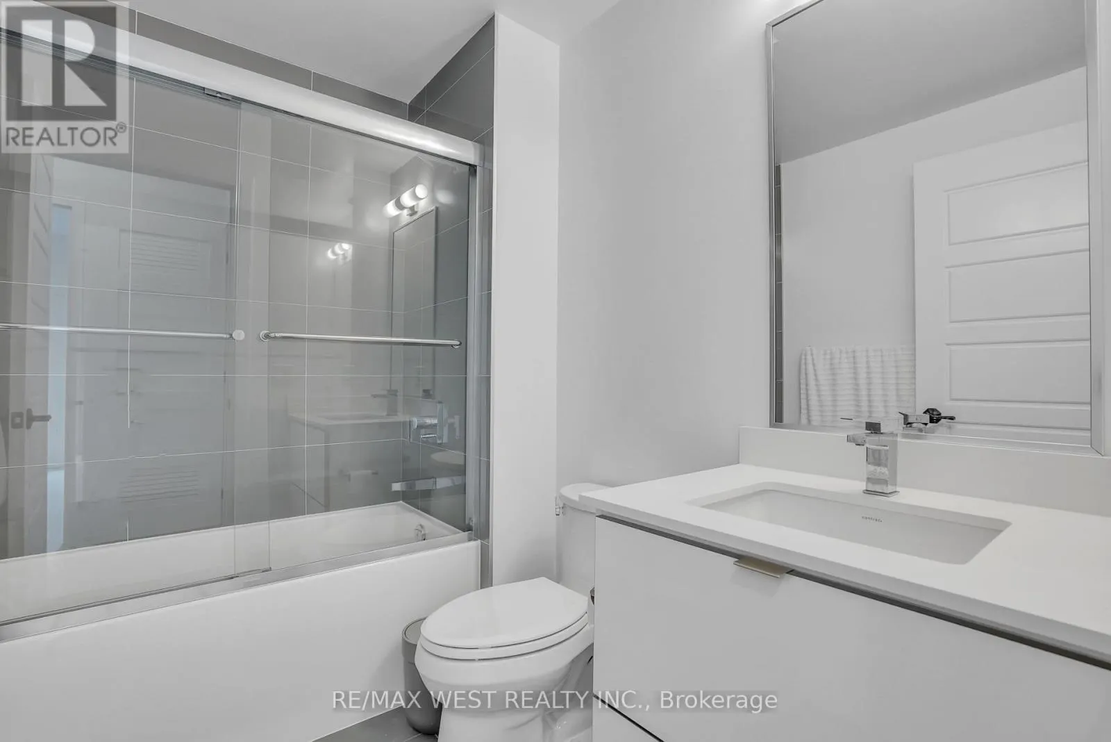 G39 - 415 SEA RAY AVENUE