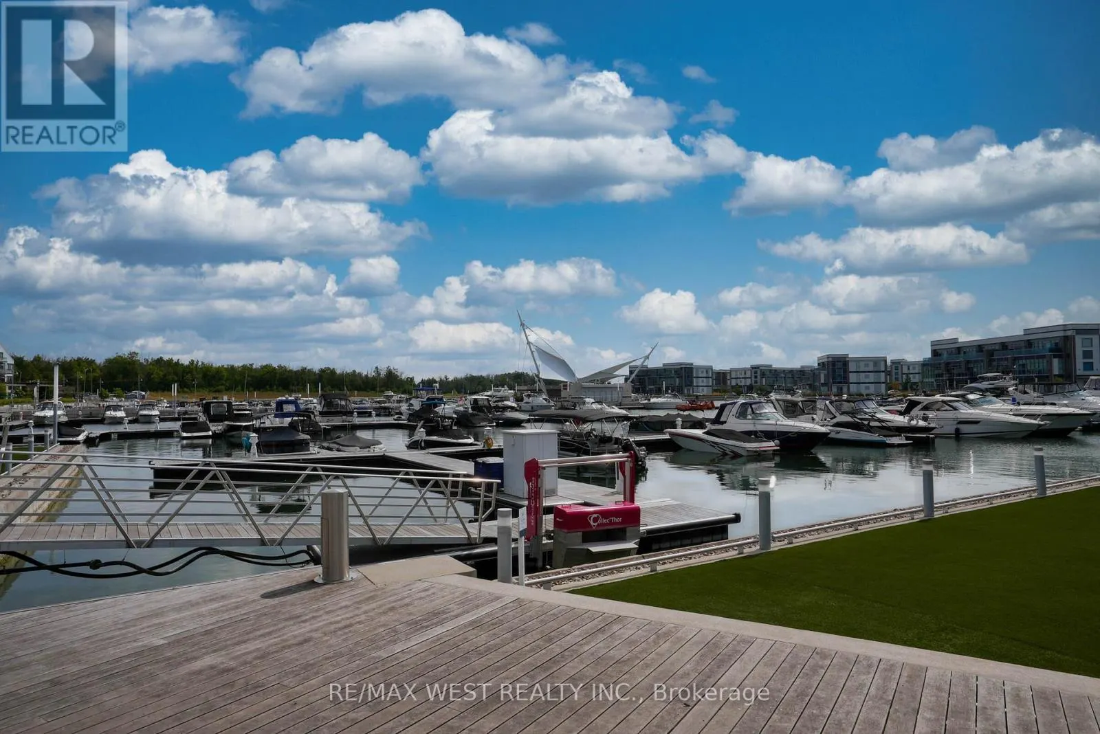 G39 - 415 SEA RAY AVENUE