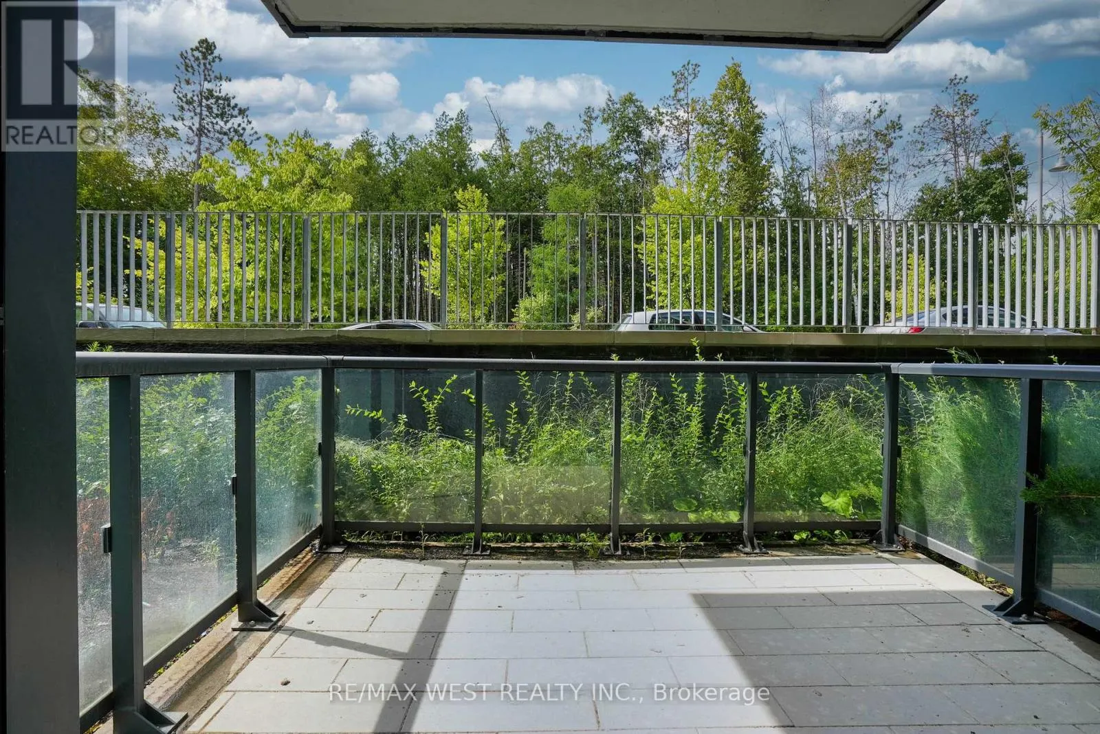 G39 - 415 SEA RAY AVENUE