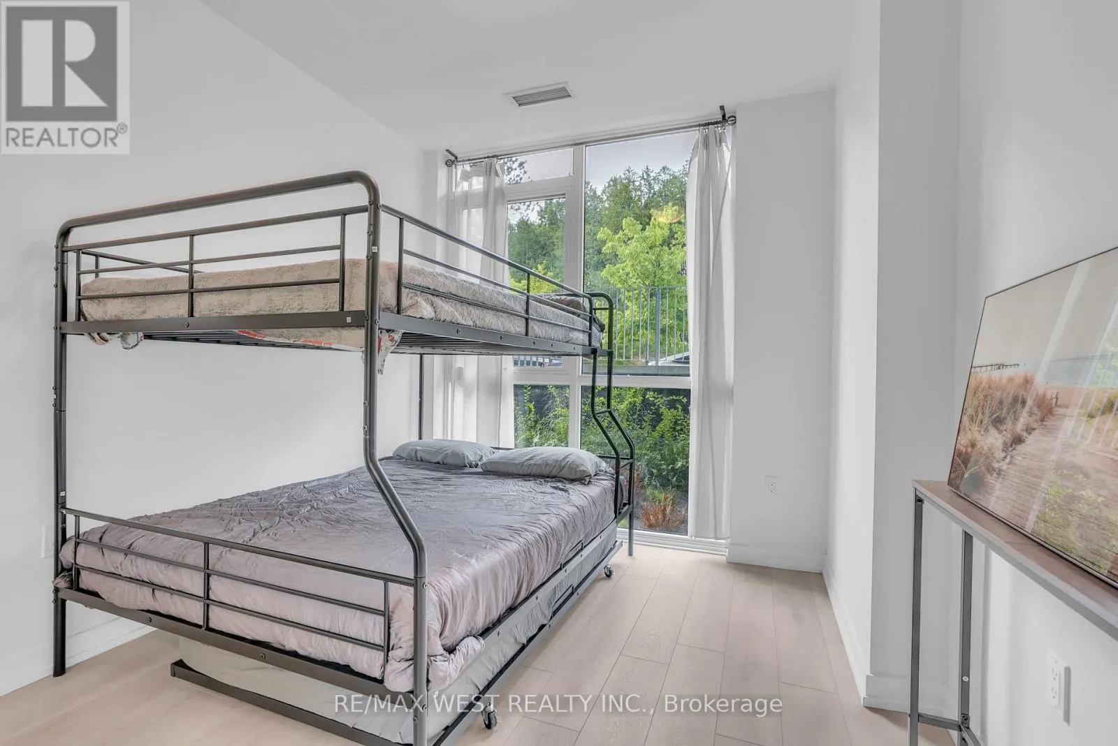 G39 - 415 SEA RAY AVENUE