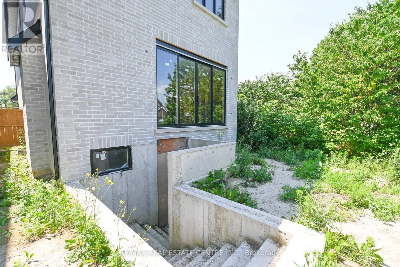 26 RAINBOW DRIVE