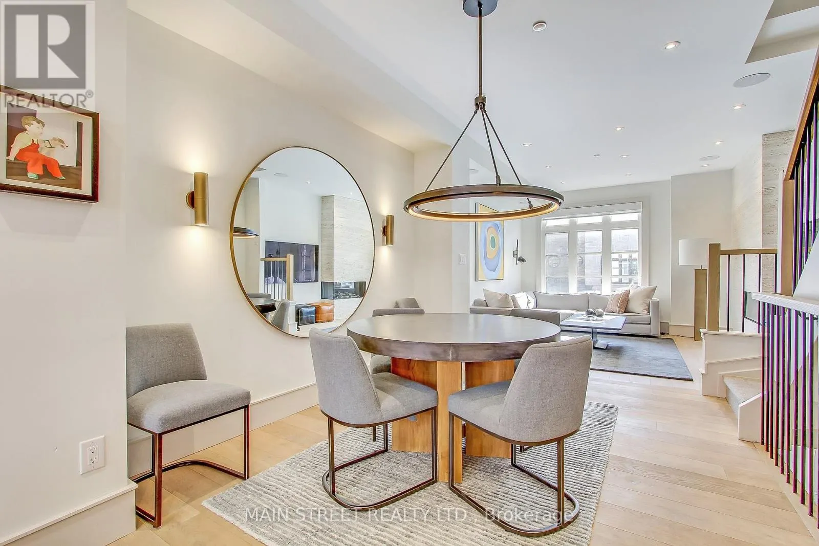 27 - 12 POWSELAND CRESCENT