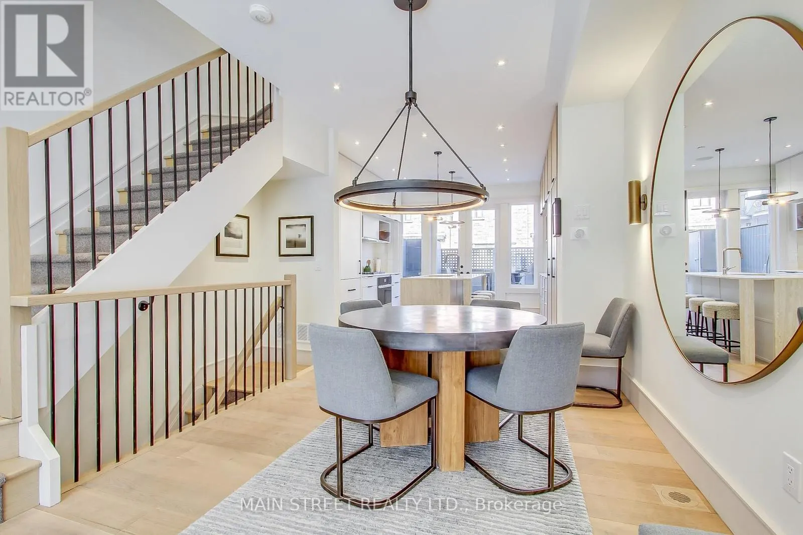 27 - 12 POWSELAND CRESCENT