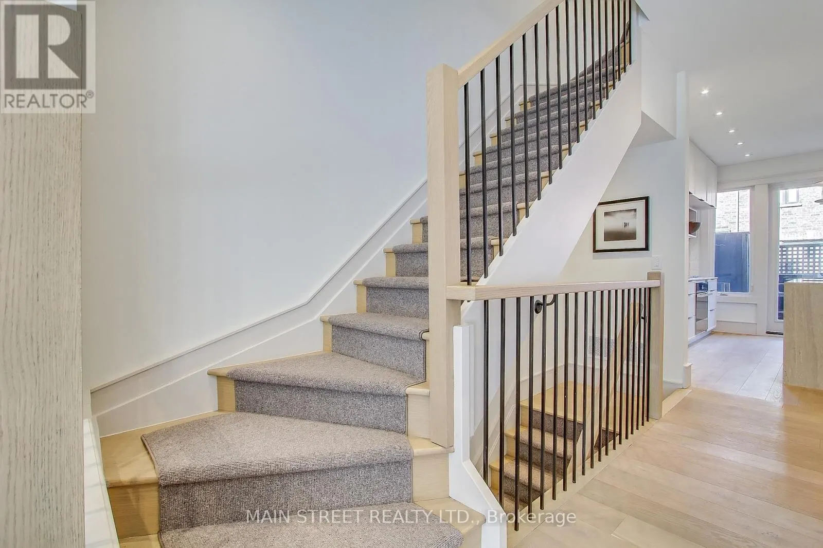 27 - 12 POWSELAND CRESCENT