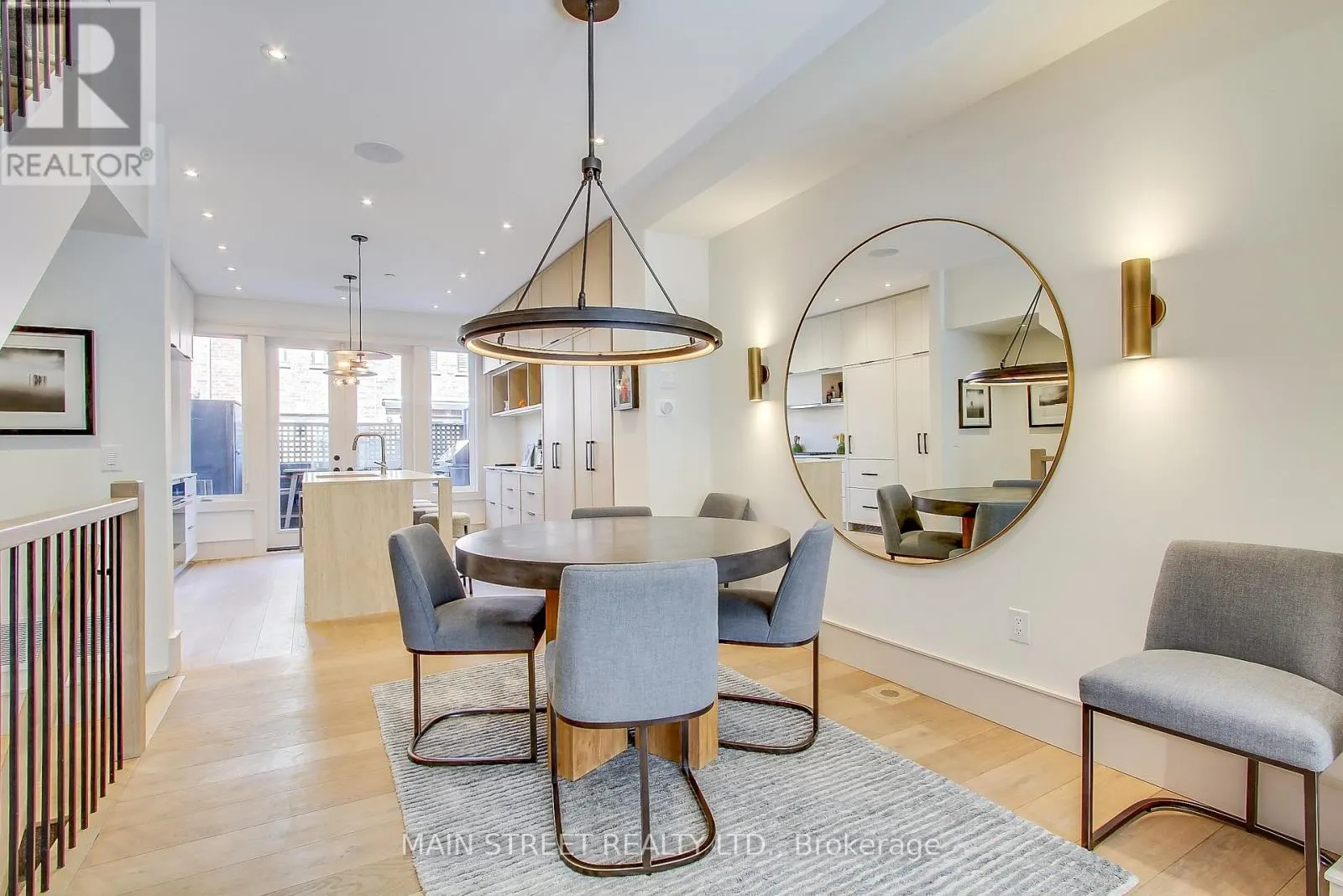27 - 12 POWSELAND CRESCENT