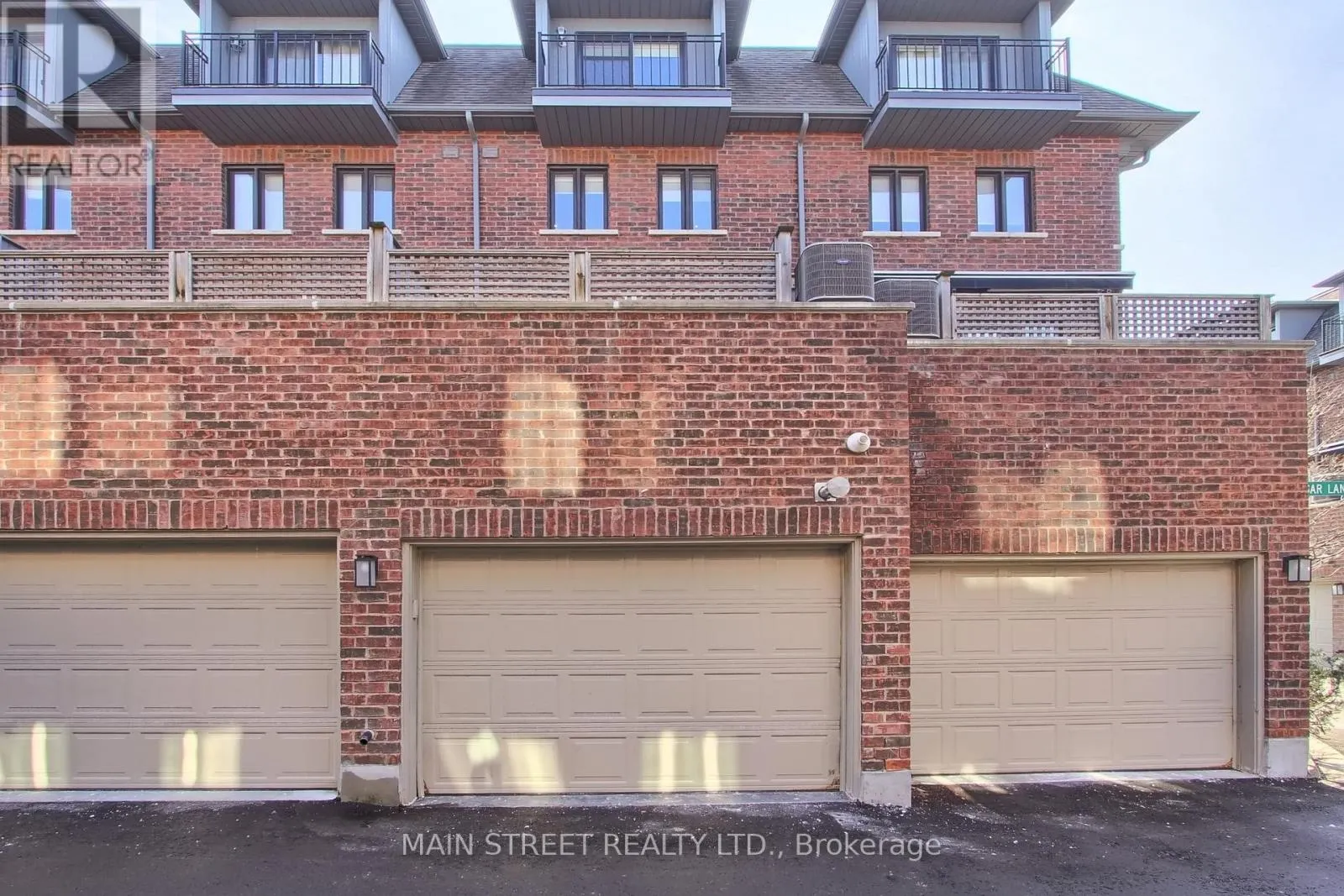 27 - 12 POWSELAND CRESCENT