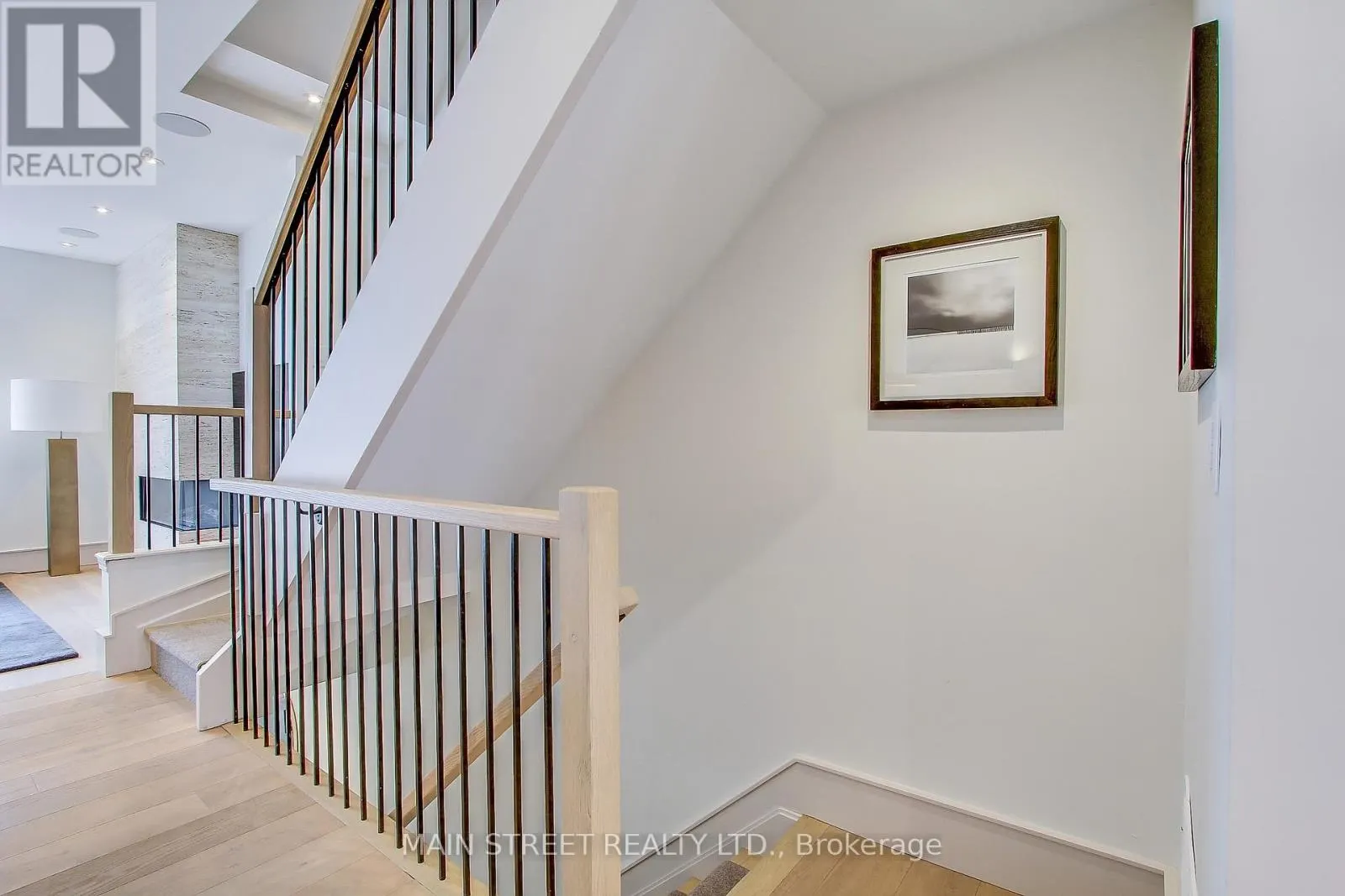 27 - 12 POWSELAND CRESCENT