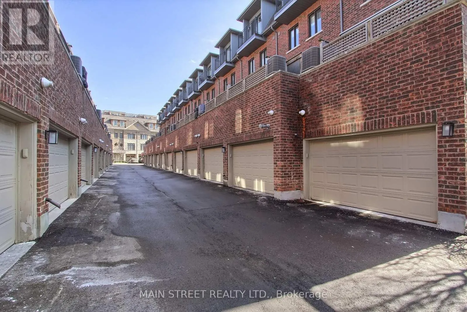 27 - 12 POWSELAND CRESCENT