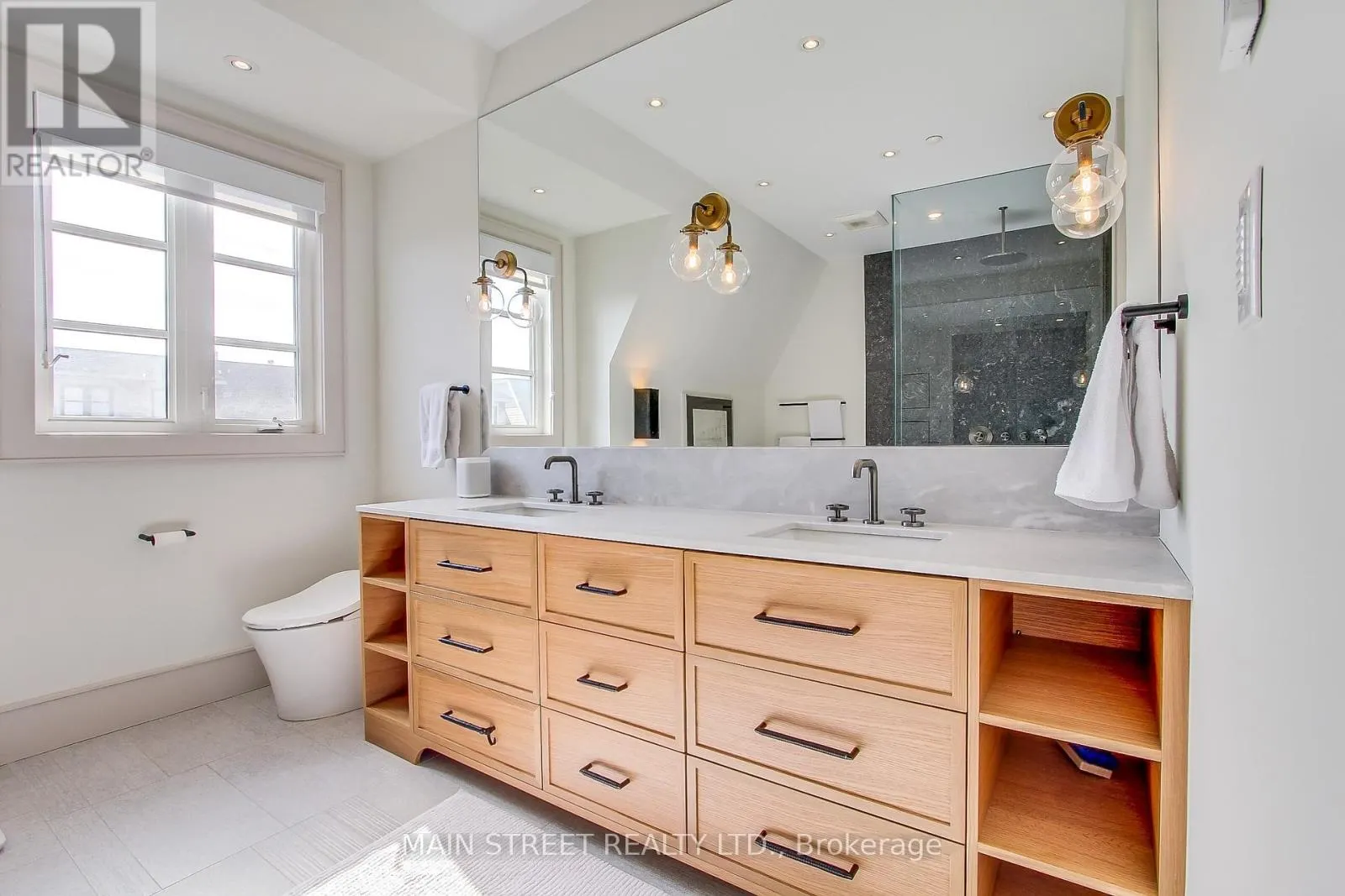 27 - 12 POWSELAND CRESCENT