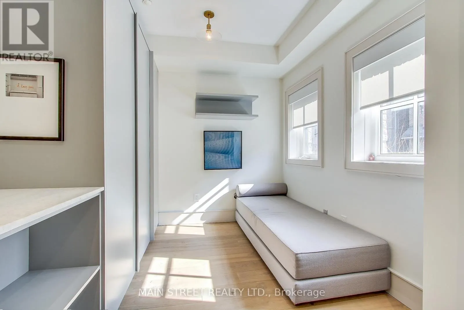 27 - 12 POWSELAND CRESCENT