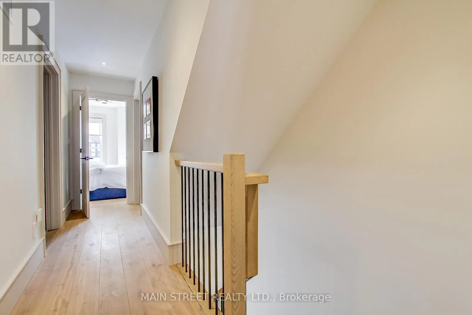 27 - 12 POWSELAND CRESCENT