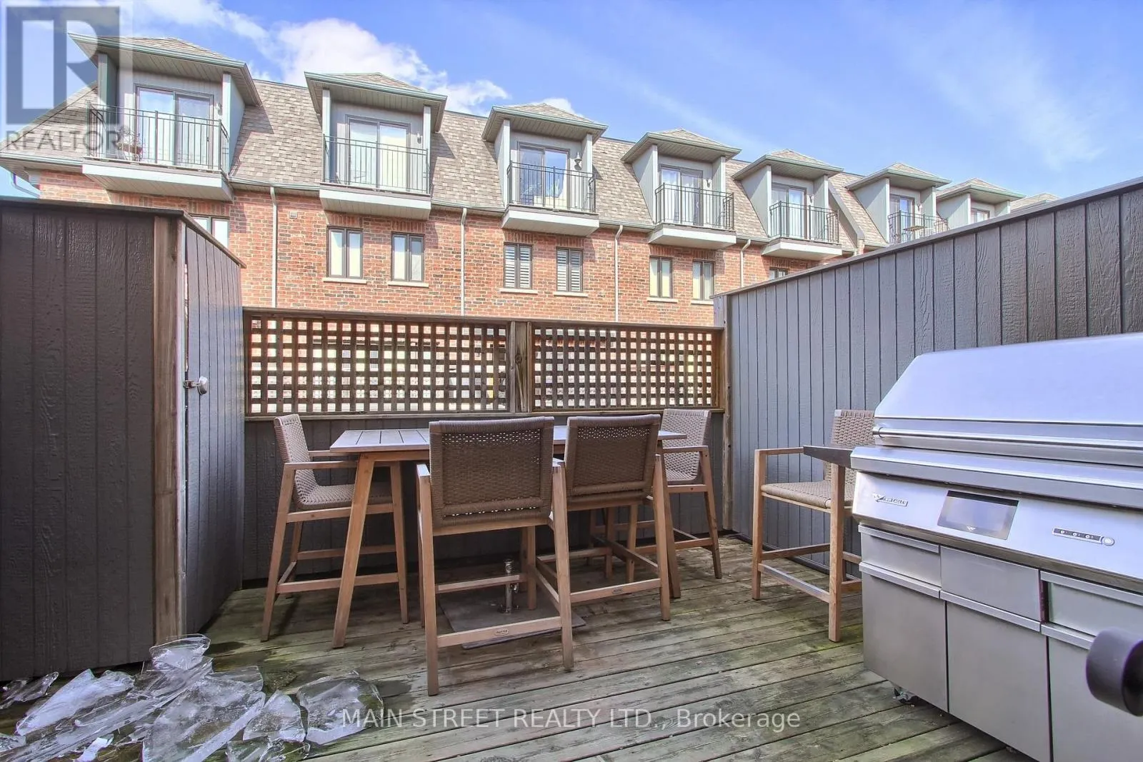 27 - 12 POWSELAND CRESCENT