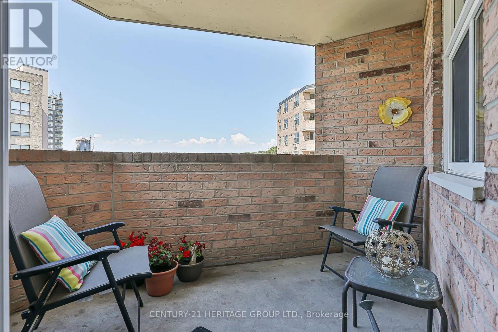 712 - 260 DAVIS DRIVE