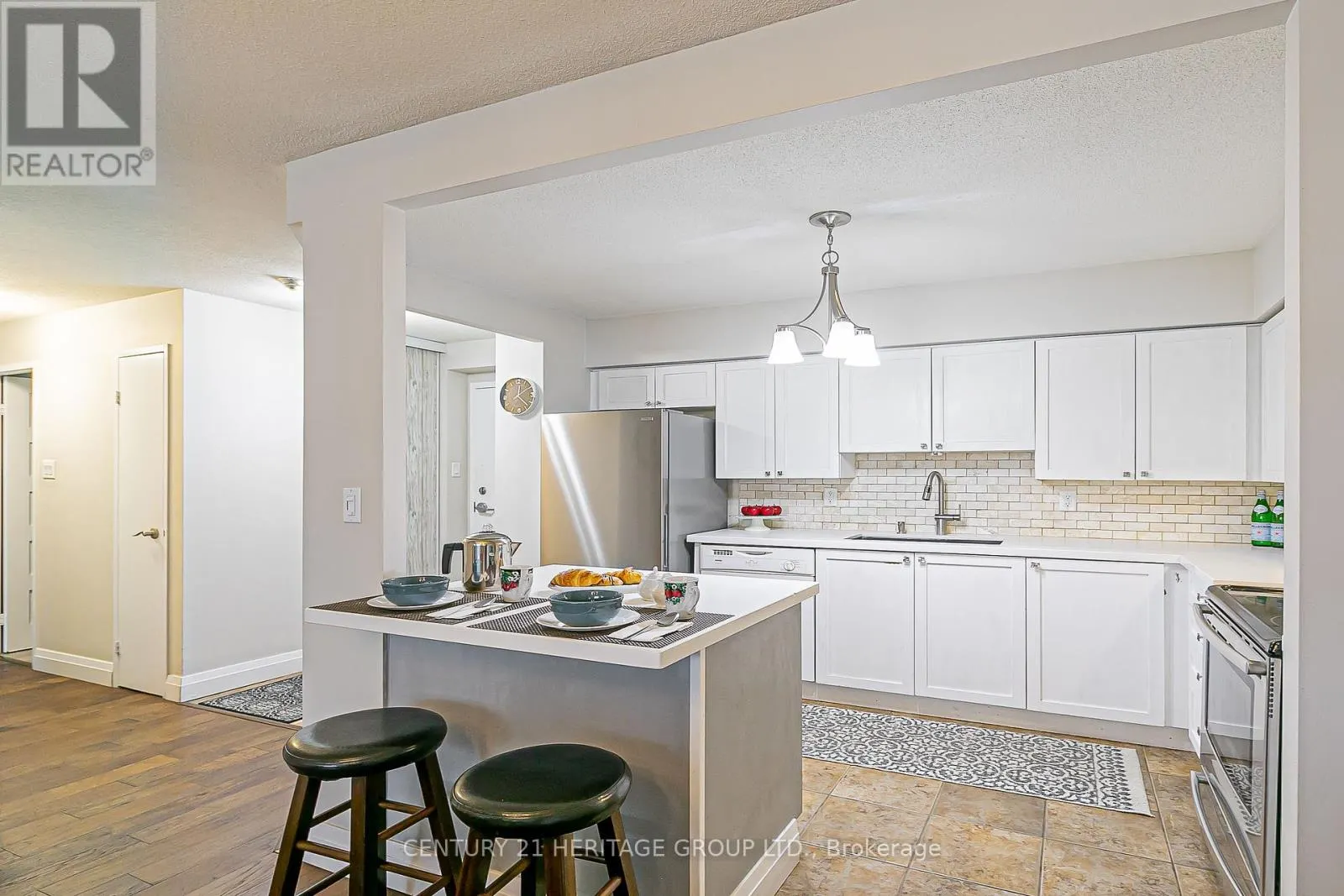 712 - 260 DAVIS DRIVE