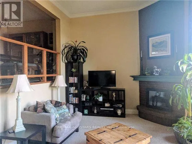 6 HEPWORTH WAY