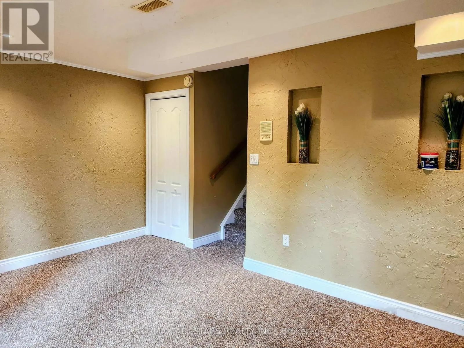 6 HEPWORTH WAY