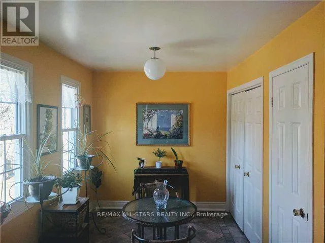 6 HEPWORTH WAY
