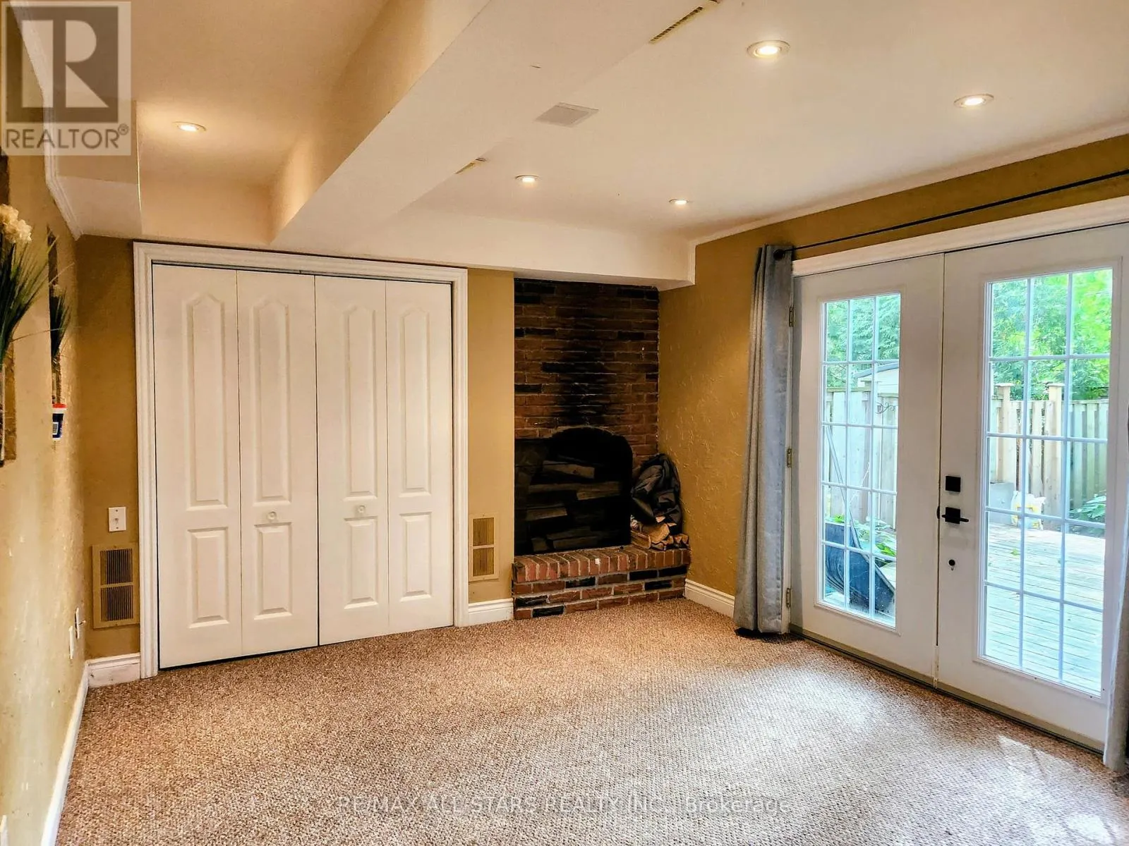 6 HEPWORTH WAY