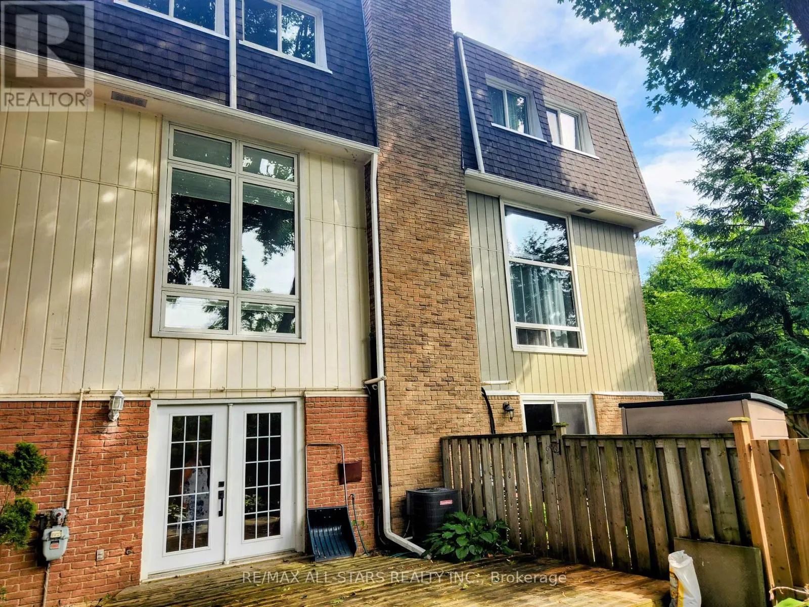 6 HEPWORTH WAY