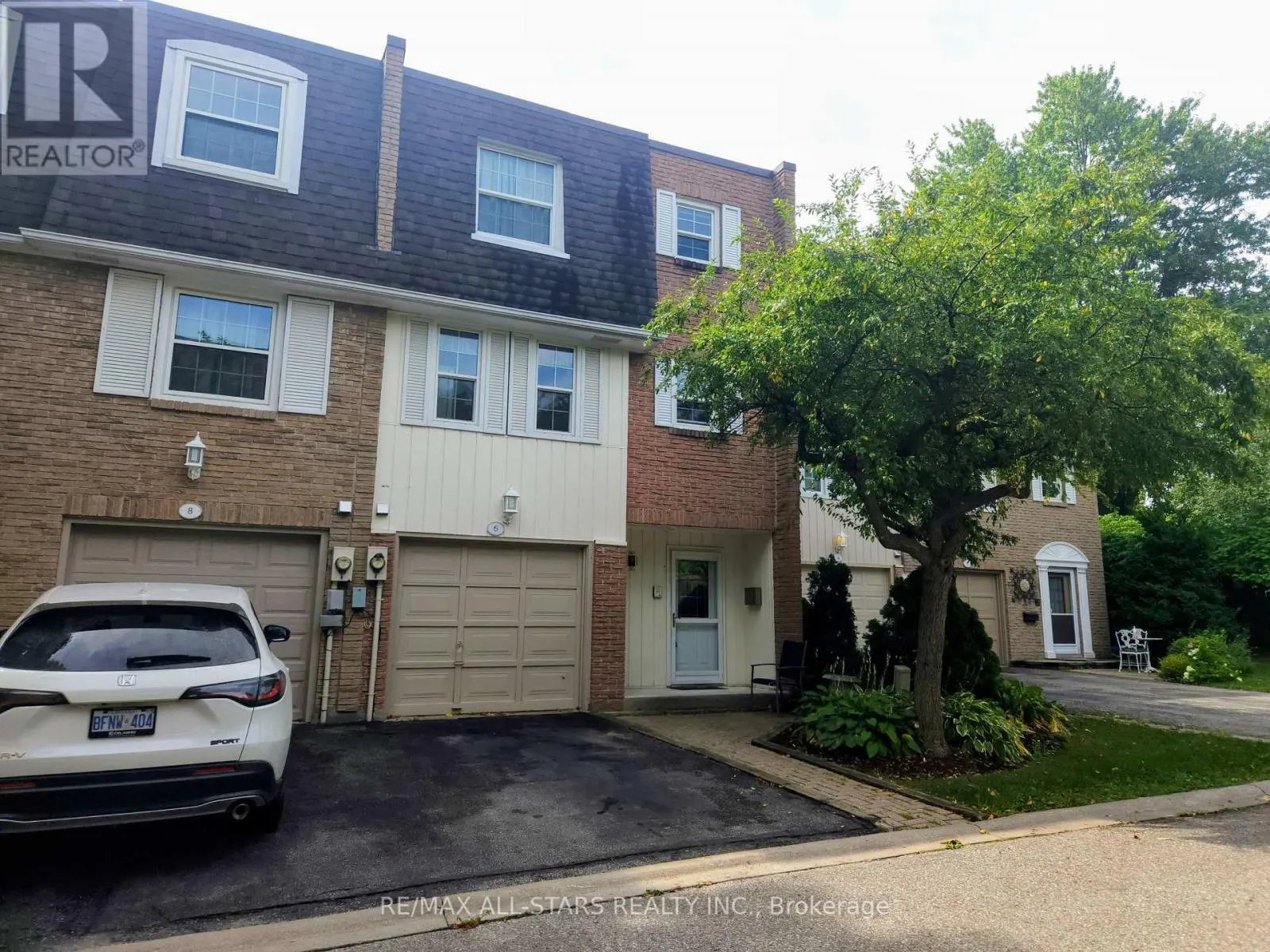 6 HEPWORTH WAY