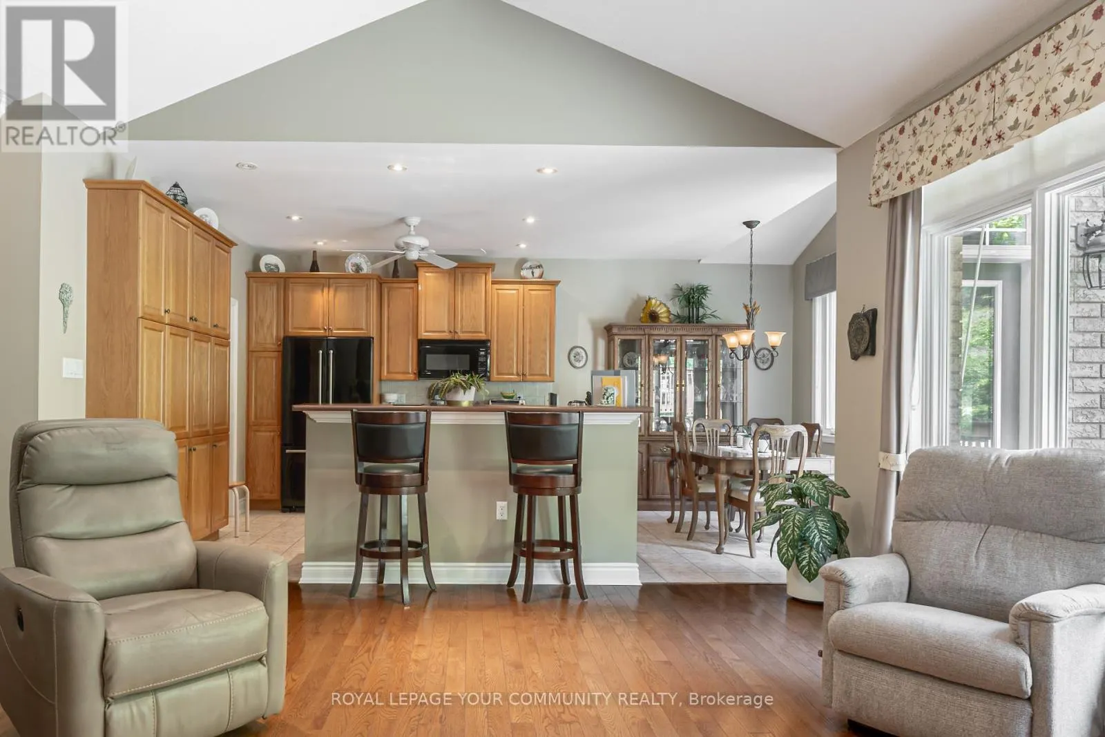 17 - 50 RENAISSANCE POINT