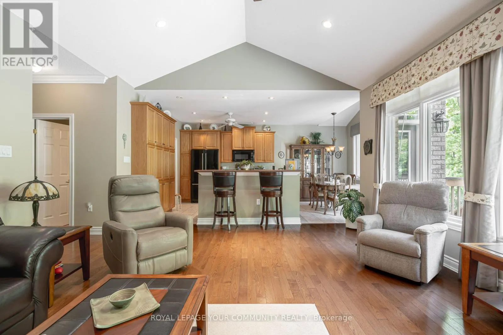 17 - 50 RENAISSANCE POINT