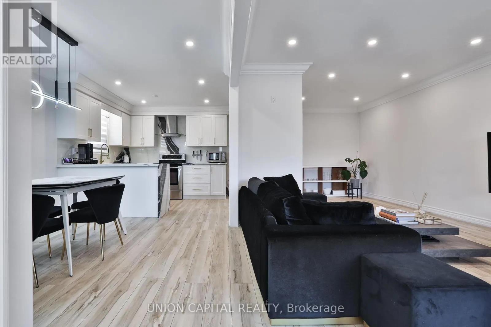 21 AVON CRESCENT