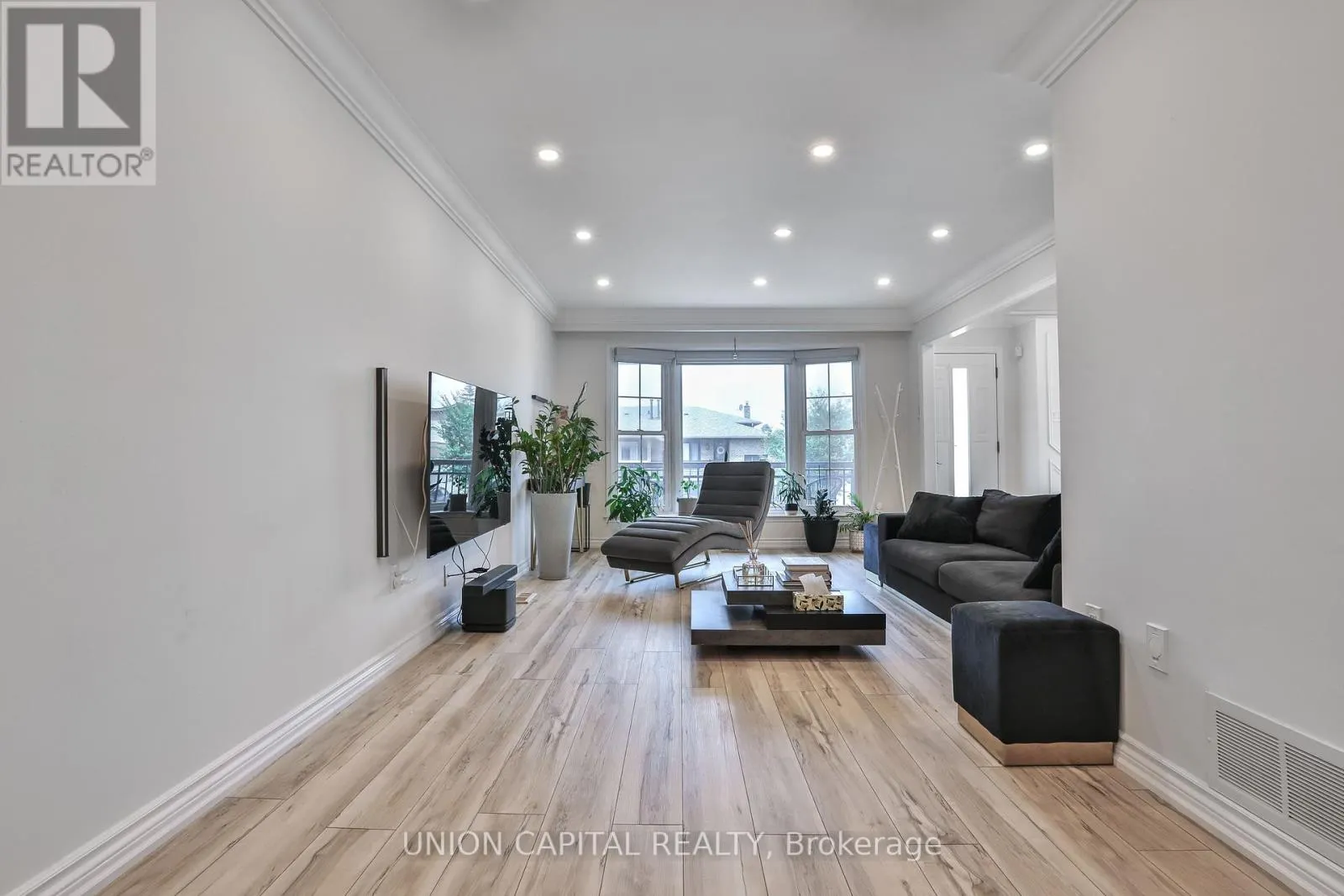 21 AVON CRESCENT