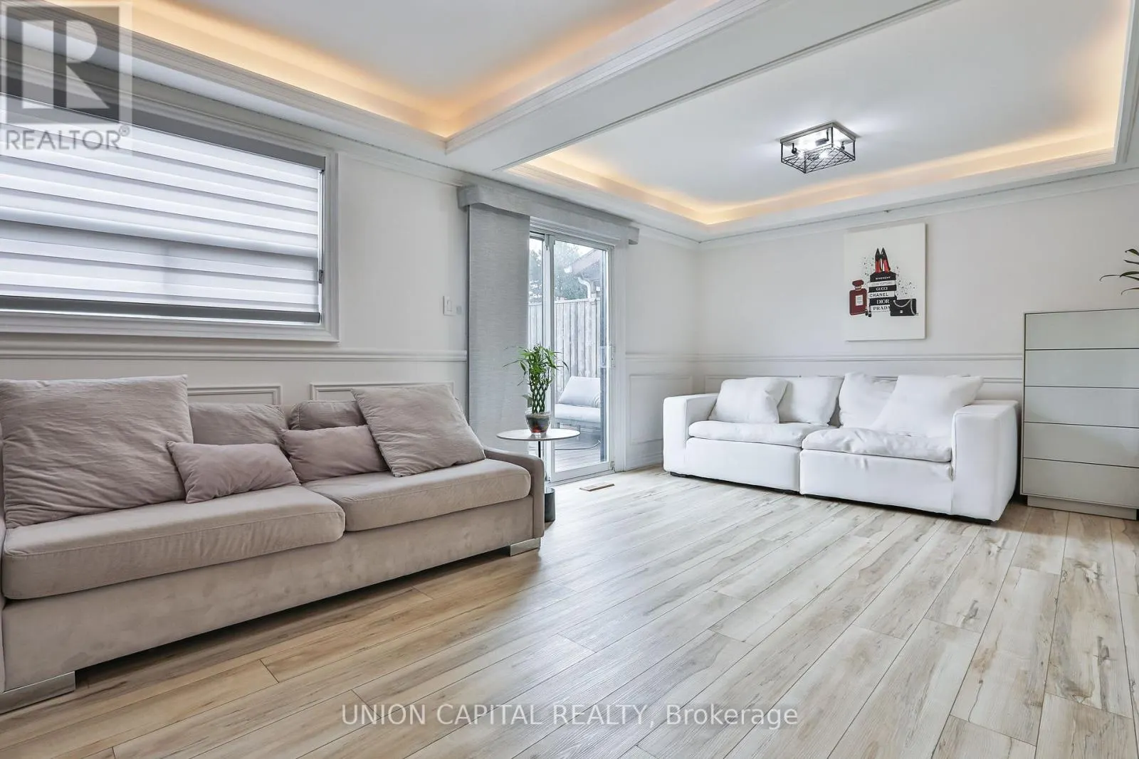 21 AVON CRESCENT