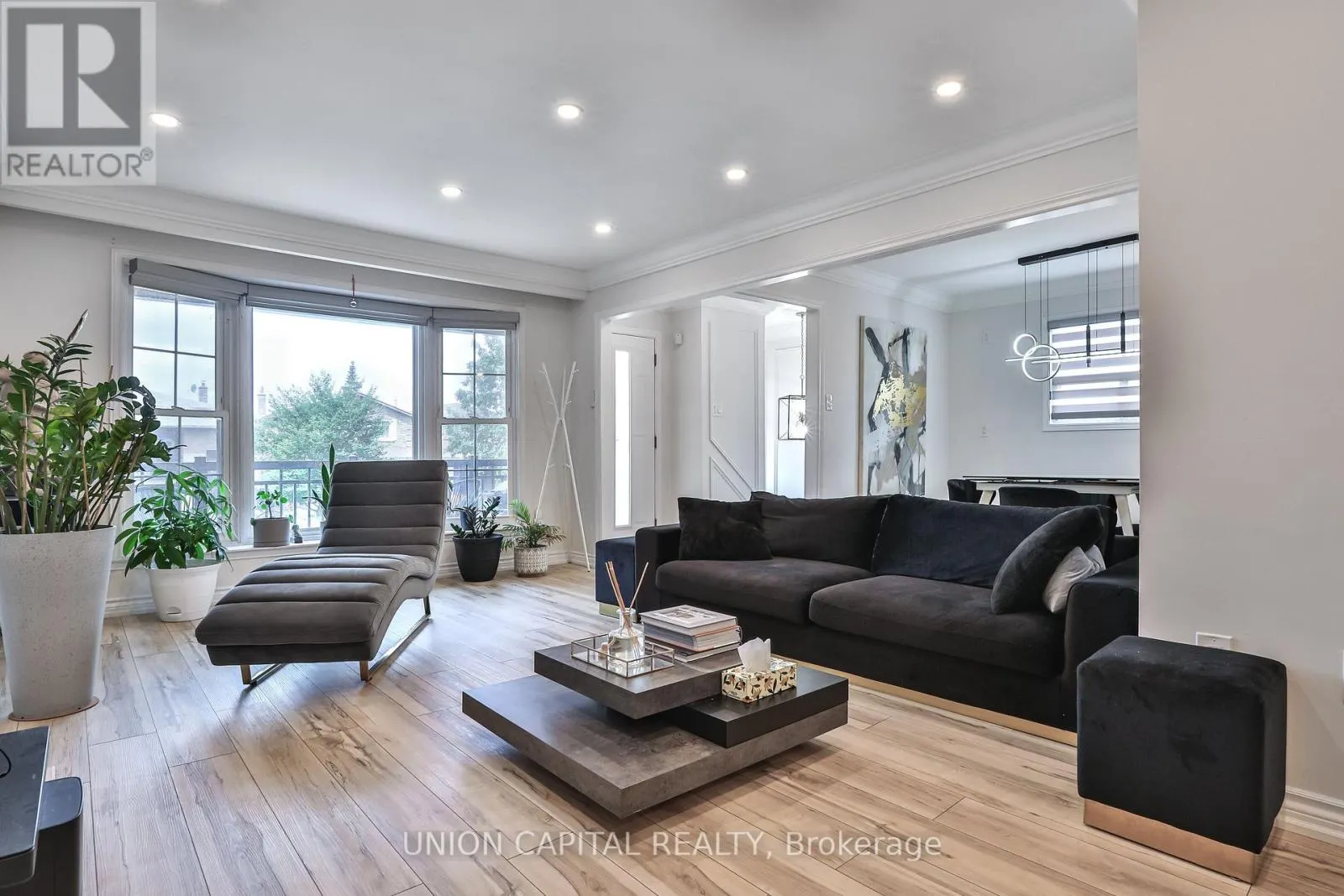 21 AVON CRESCENT