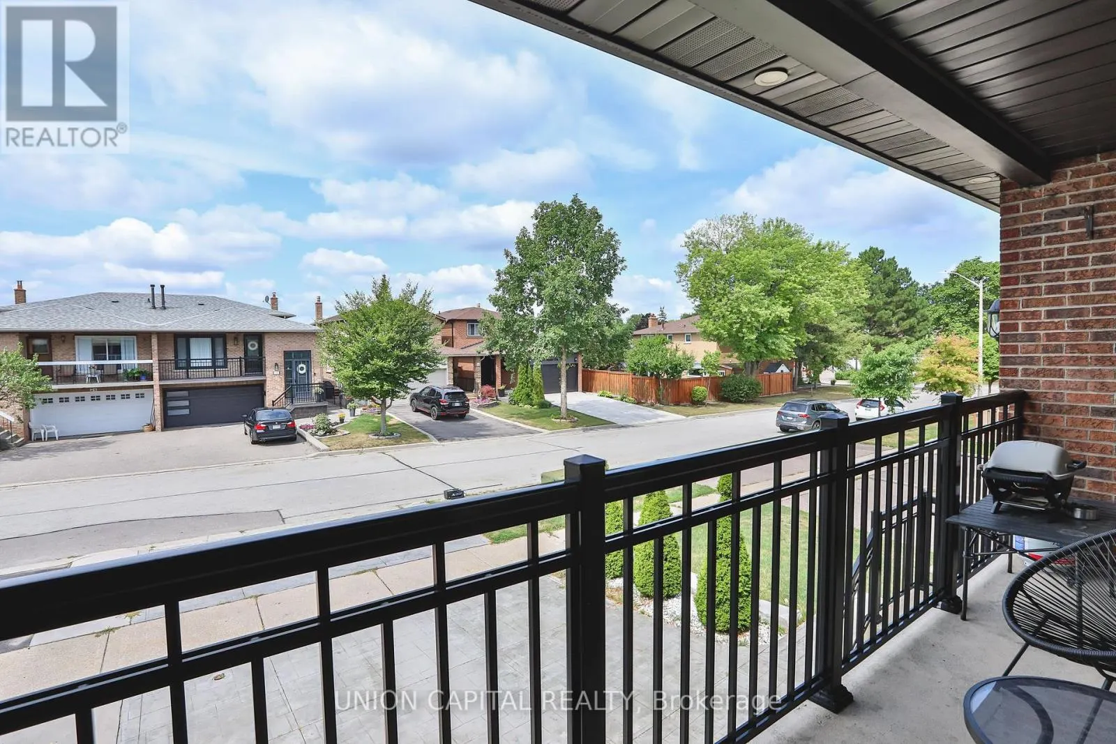 21 AVON CRESCENT