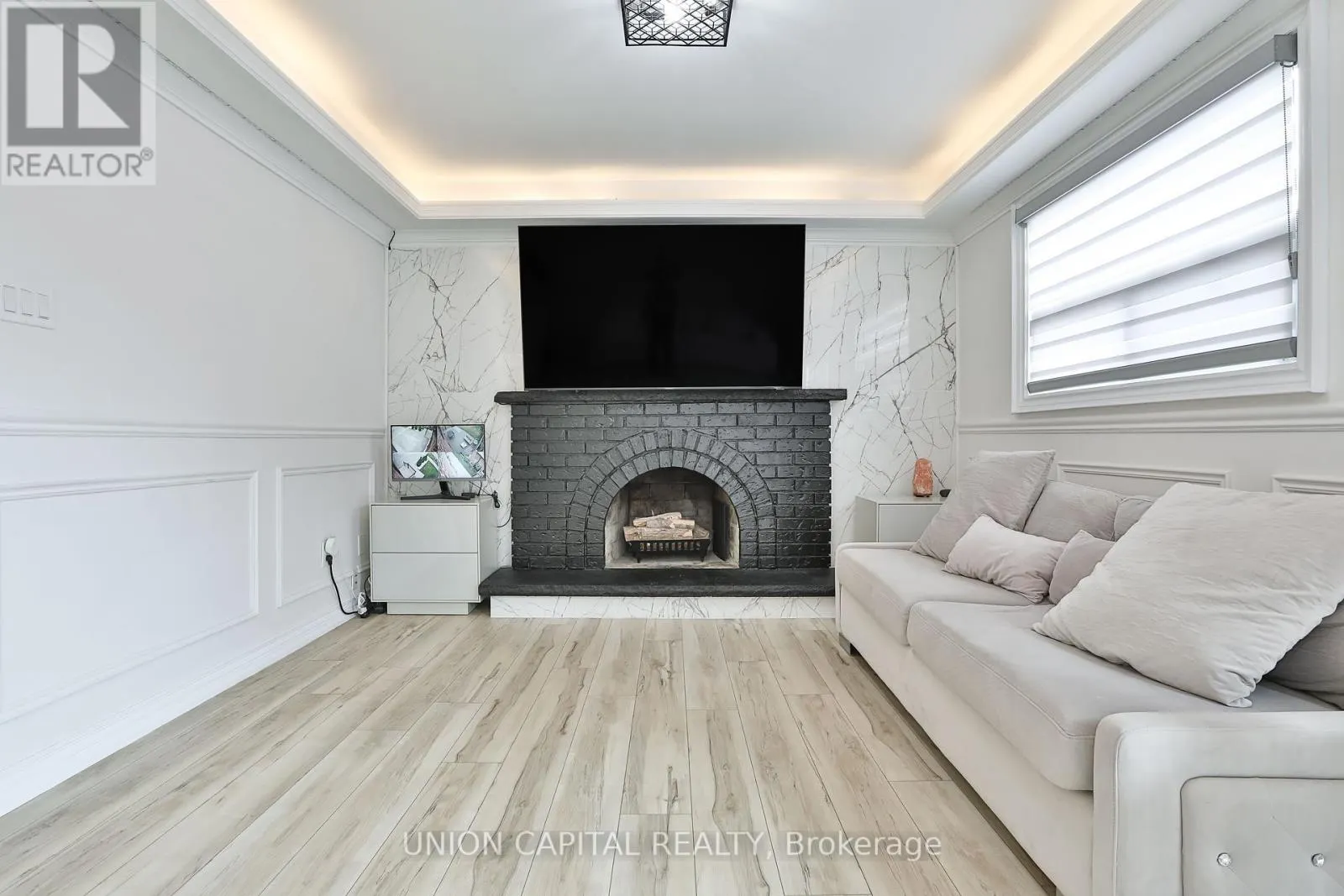21 AVON CRESCENT