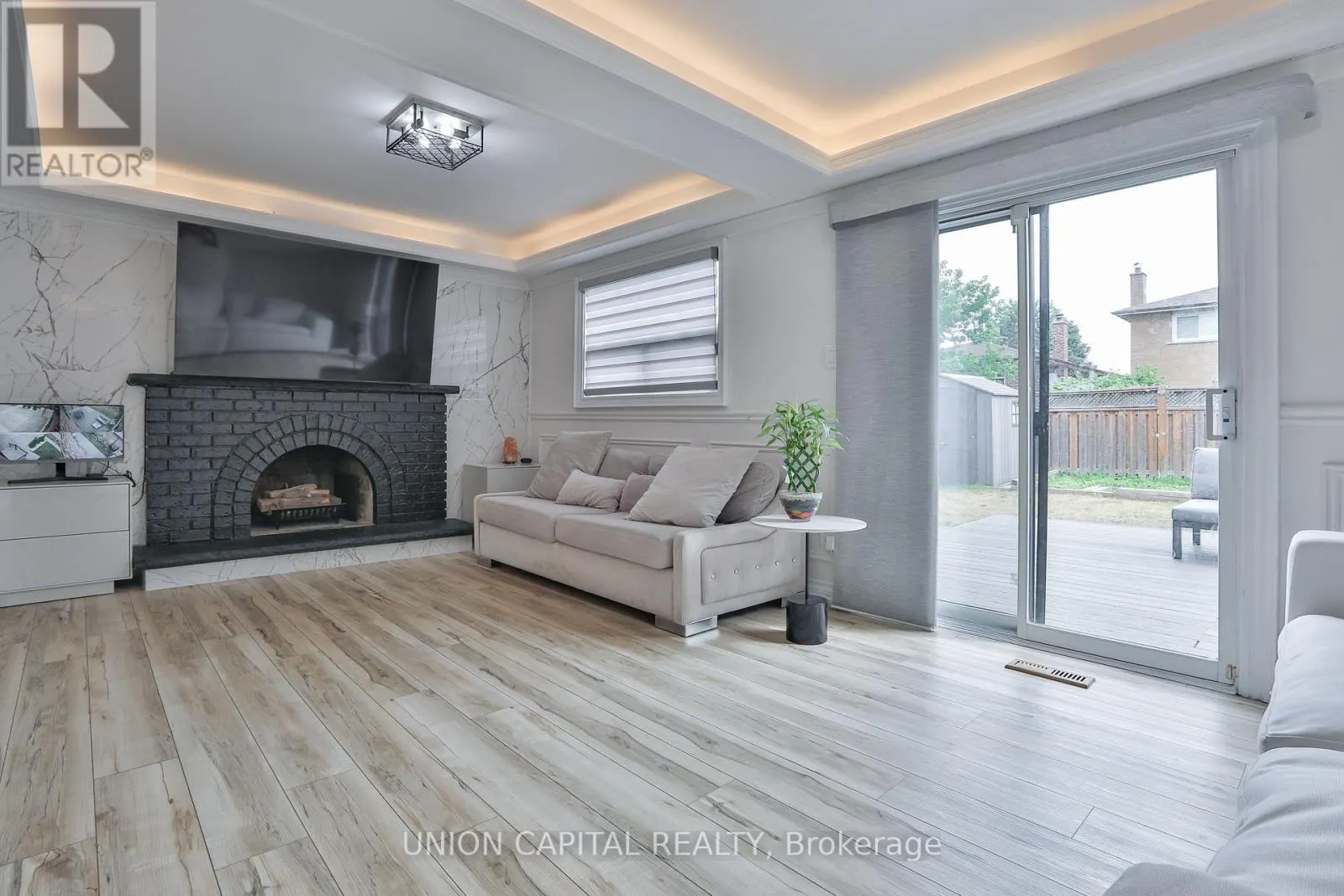 21 AVON CRESCENT