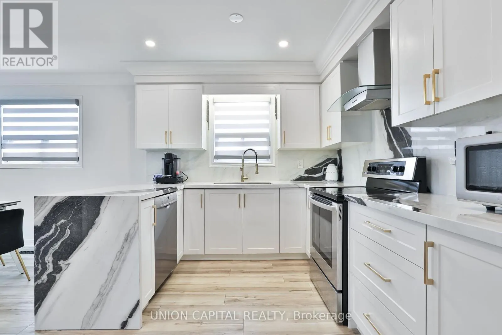 21 AVON CRESCENT