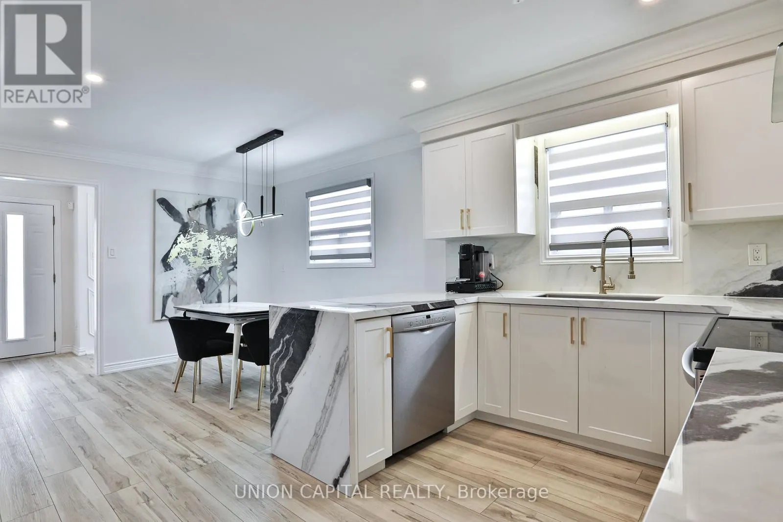 21 AVON CRESCENT
