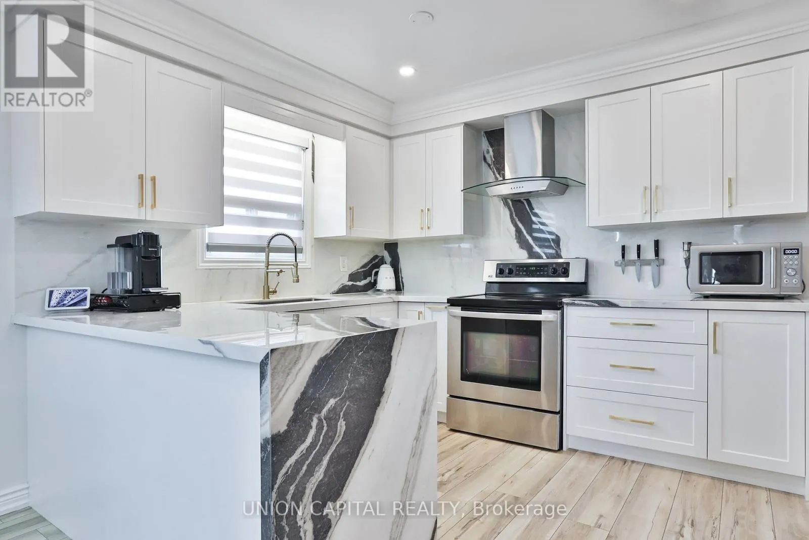 21 AVON CRESCENT