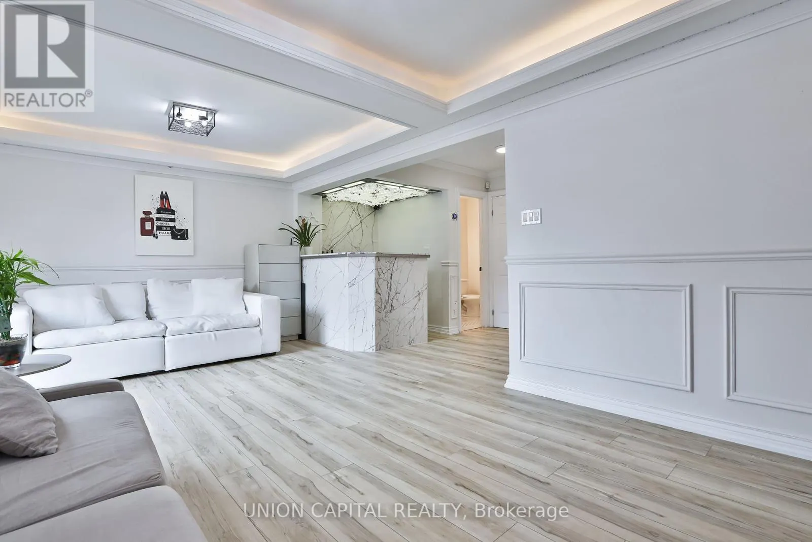 21 AVON CRESCENT