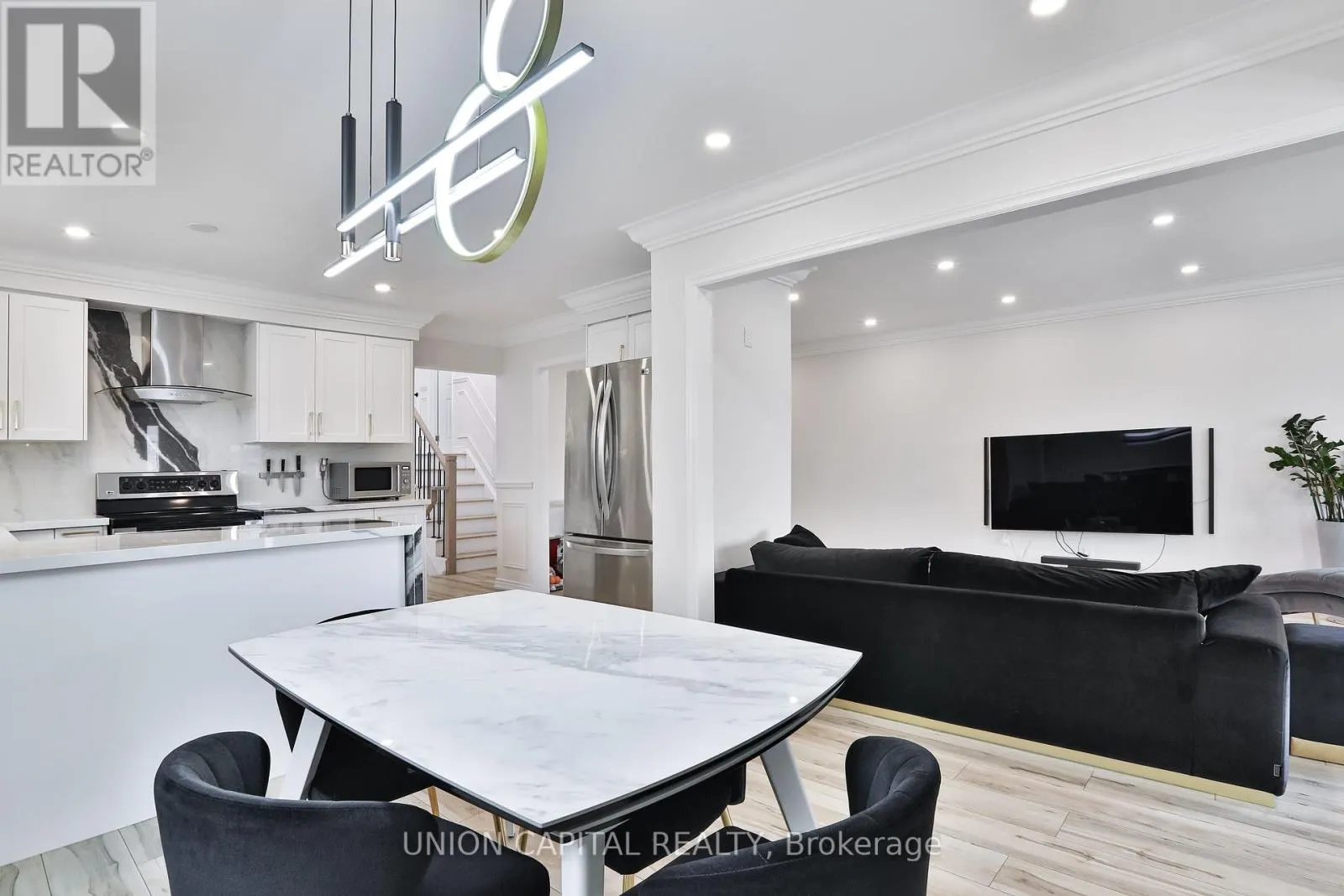 21 AVON CRESCENT