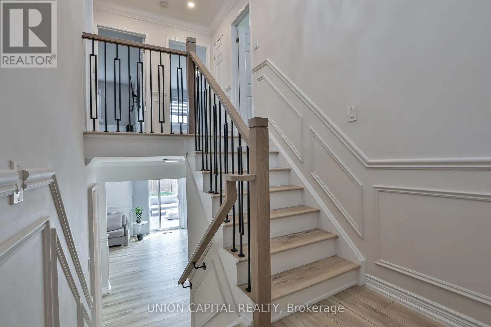 21 AVON CRESCENT