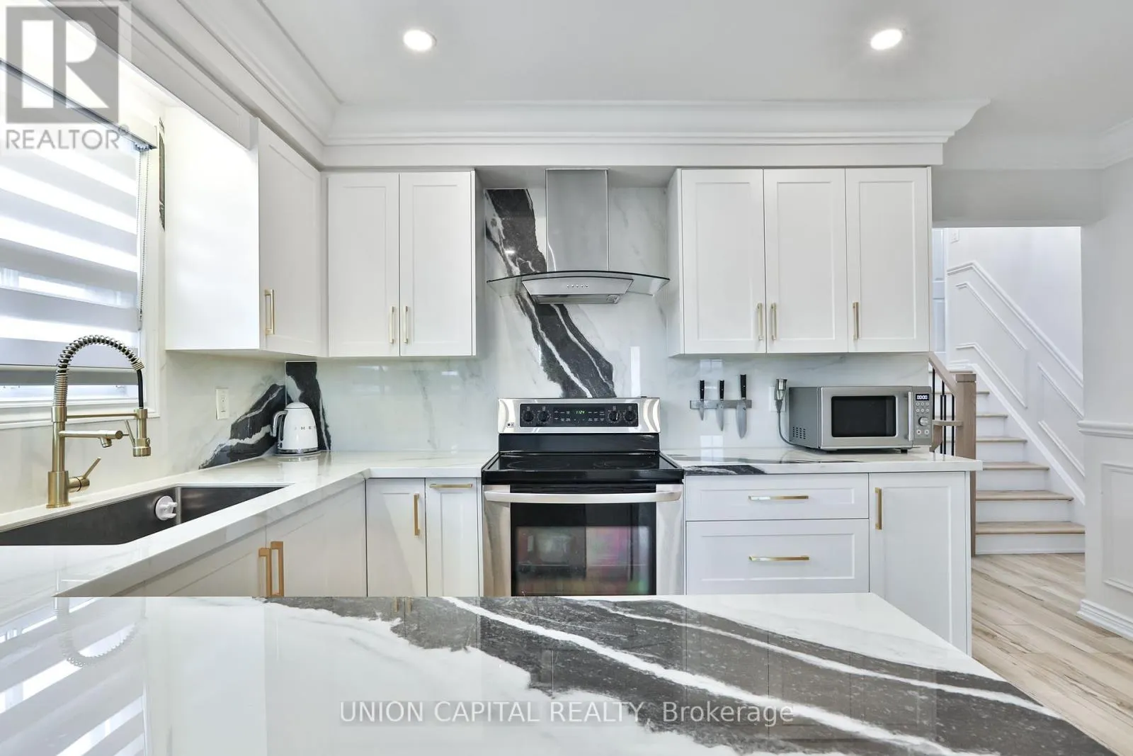 21 AVON CRESCENT